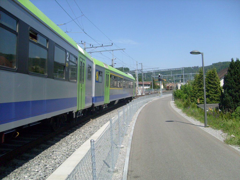 HIer fhrt ausnahmsweise ein NPZ der BLS als Regioexpress nach Solothun in Burgdorf ein.