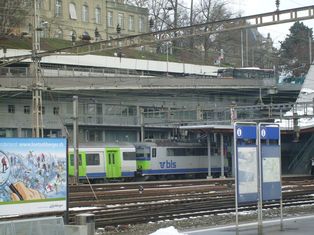 Hier versucht sich diese Re 4/4 unentdeckt am 6.1. in den Bahnhof von Bern zu schleichen