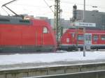 Schnauzenvergleich zwischen eine Lok der Baureihe 101 und einem S-Bahn Zug der Baureihe 422 im Dortmunder Hbf.