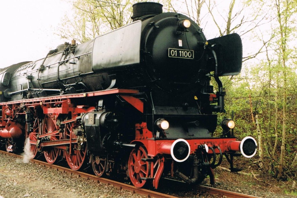 01 1100 beim Bahnhofsfest in Bestwig 1997. (Scan vom Foto)