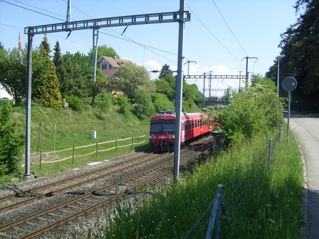 Hier ein NPZ der BLS in RM Lackierung als S4 nach Langnau kurz vor dem Bahnhof Burgdorf Steinshof