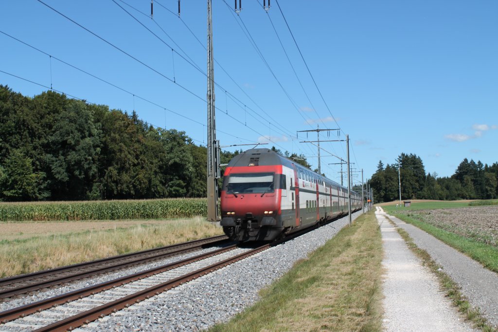 Hier eine IC2000 Garnitur als IR nach Bern zwischen Lyssach und Hindelbank