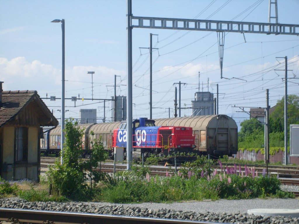 HIer steht die Burgdorfer Rangierlok zusammen mit einigen Güterwagen abgestellt zur Wochenendruhe in Burgdorf.