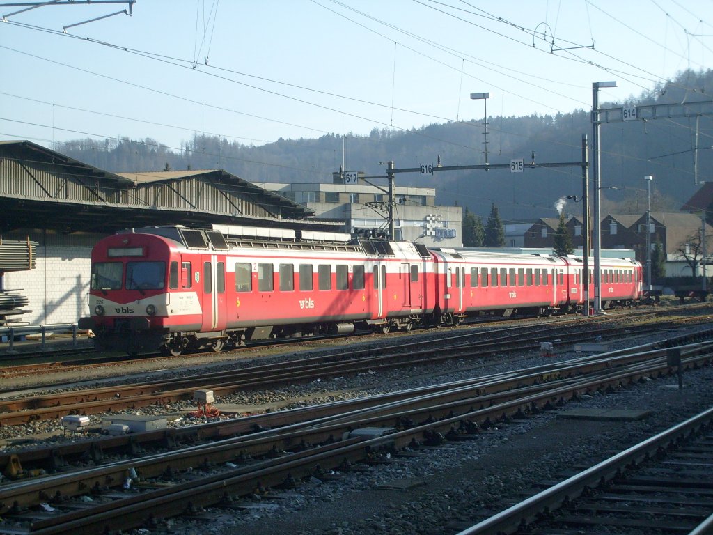 Hier steht ein NPZ der BLS abgestellt im Bahnhof Burgdorf.